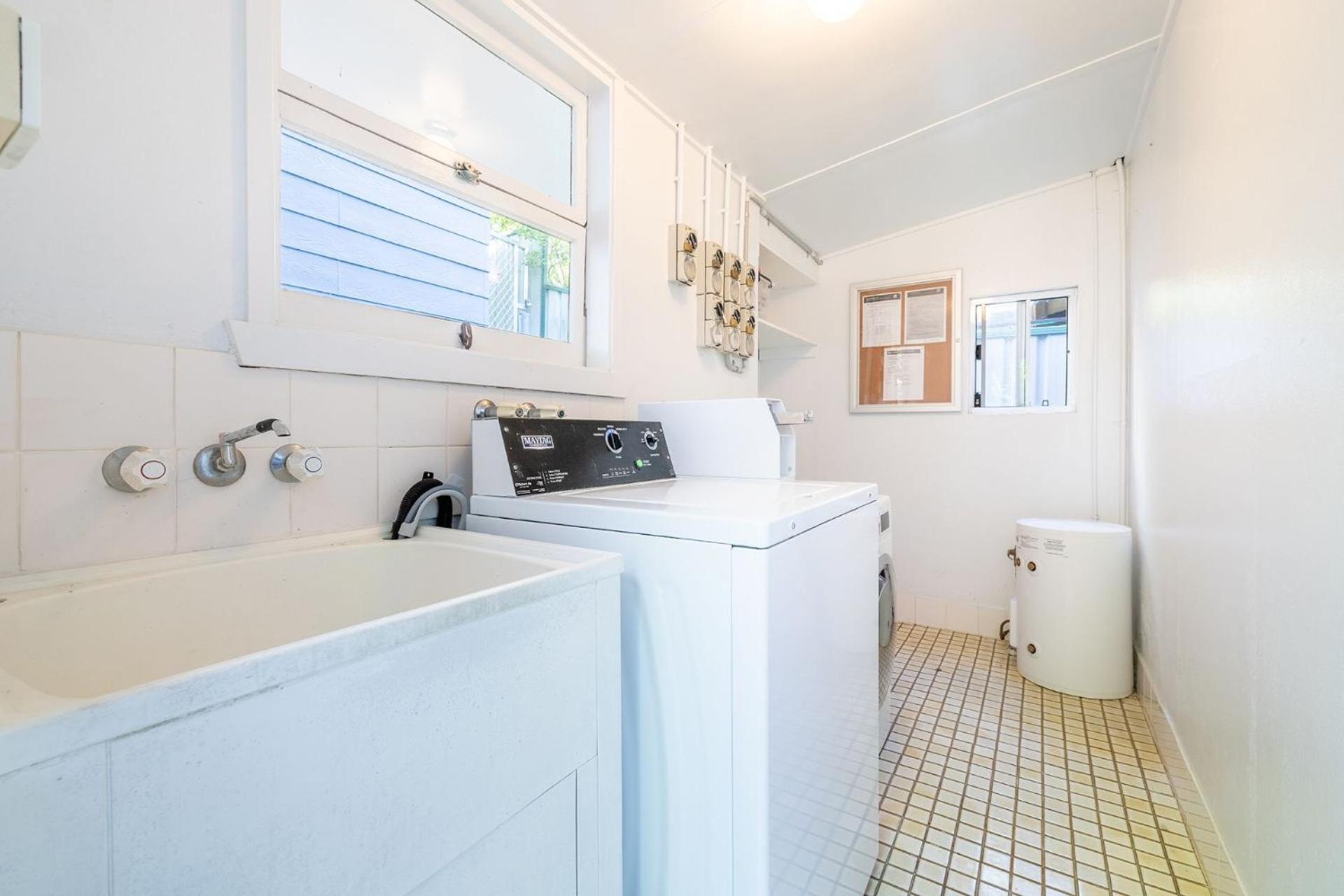 Apartment Bayside Victoria: Waterfront Unit With Air Conditioning *