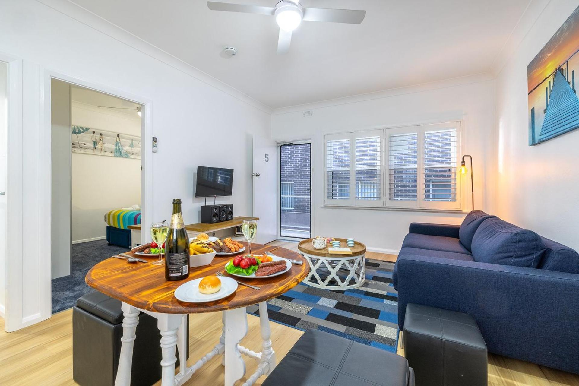 Bayside Victoria: Waterfront Unit With Air Conditioning