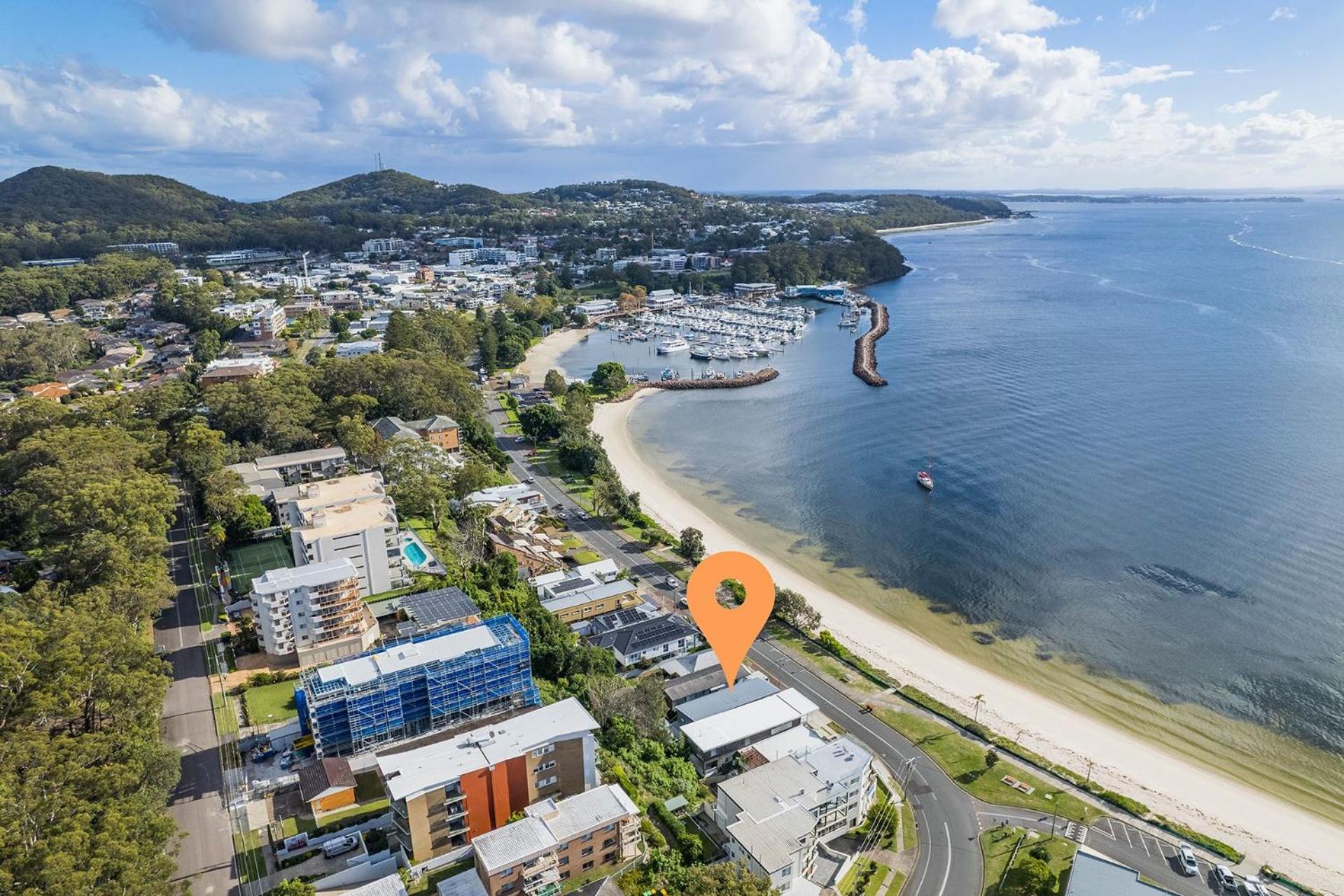 Bayside Victoria: Waterfront Unit With Air Conditioning Apartment *